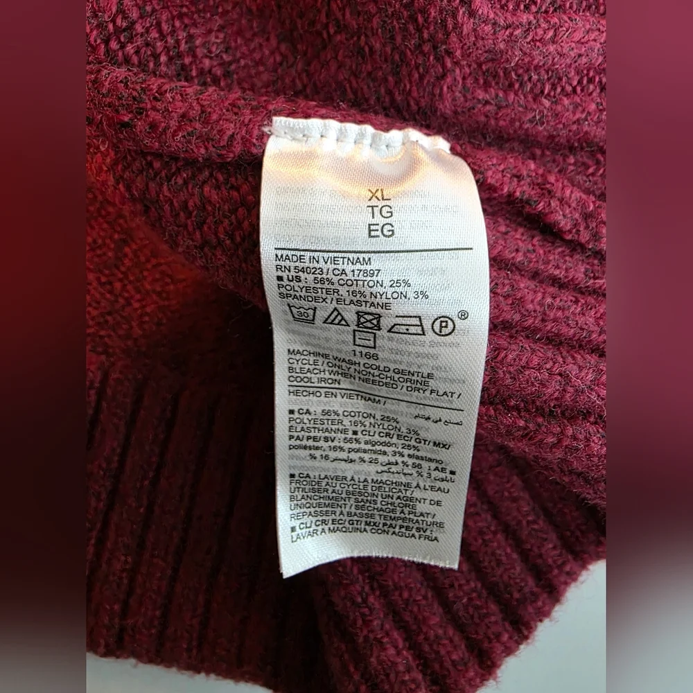 Old Navy SoSoft Maroon White Crewneck Sweater Snowflake Size XL NWOT E-3001